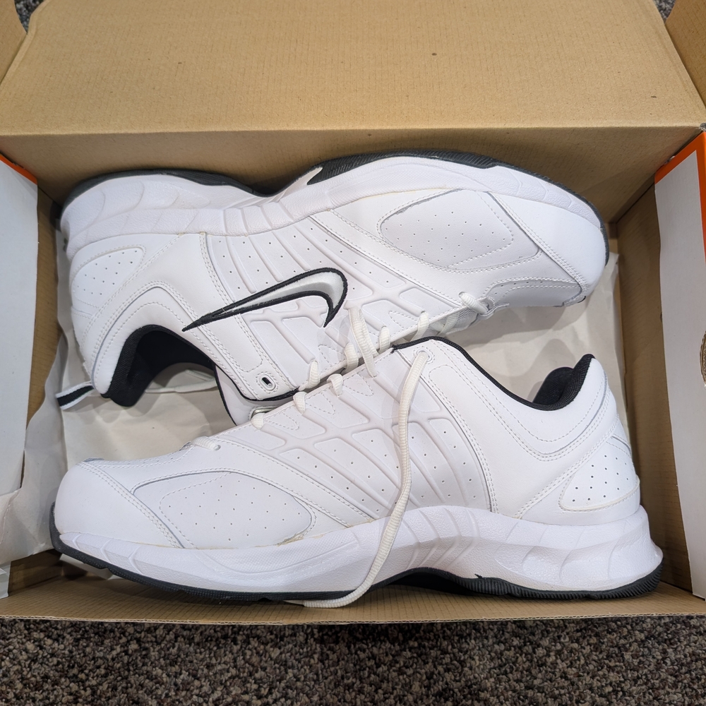 Nike White and Black Athletic Shoes - Picture 7 of 7